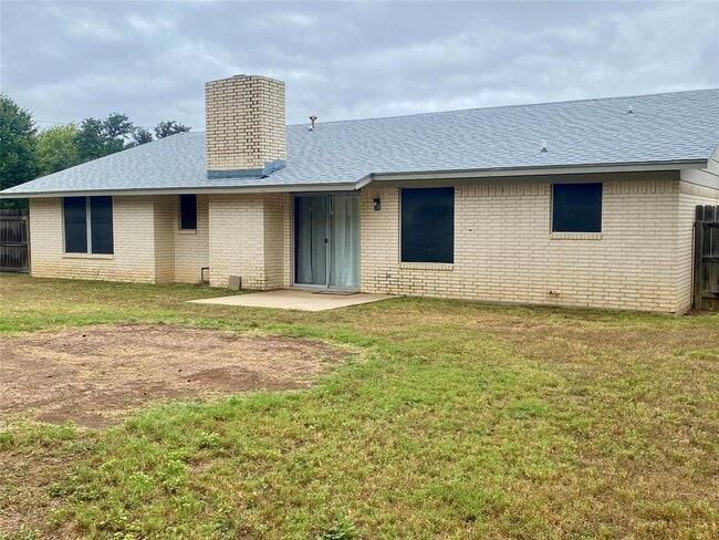 Building Photo - 1806 Sierra Dr