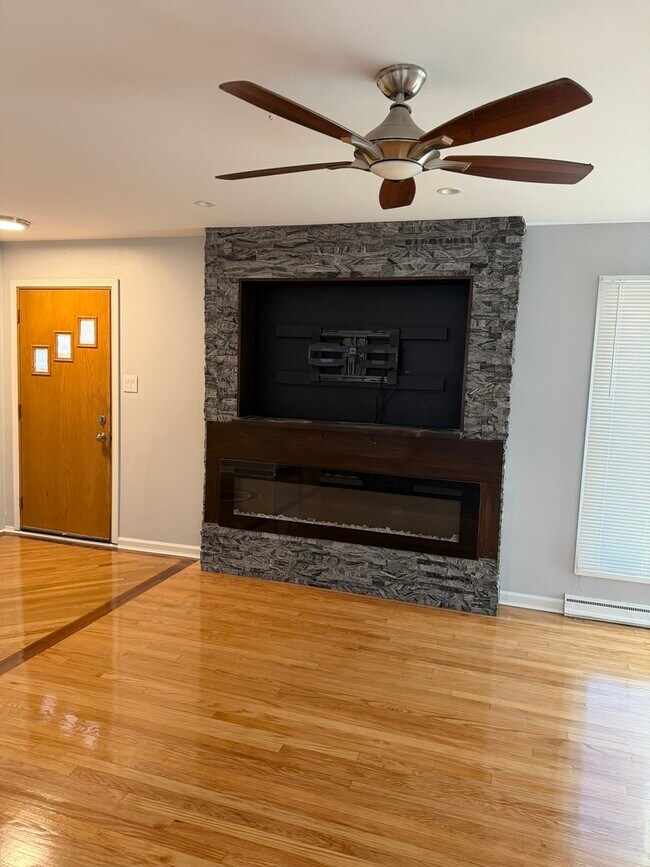 Building Photo - 8901 Octavia Ave