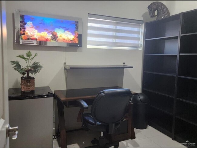 Building Photo - 28 Sycamore Ave