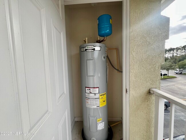 Building Photo - 7920 Merrill Rd