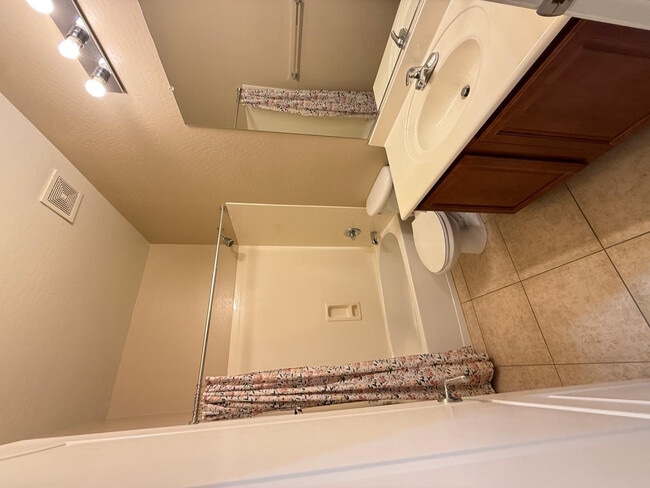 Building Photo - 1928 W Spur Dr