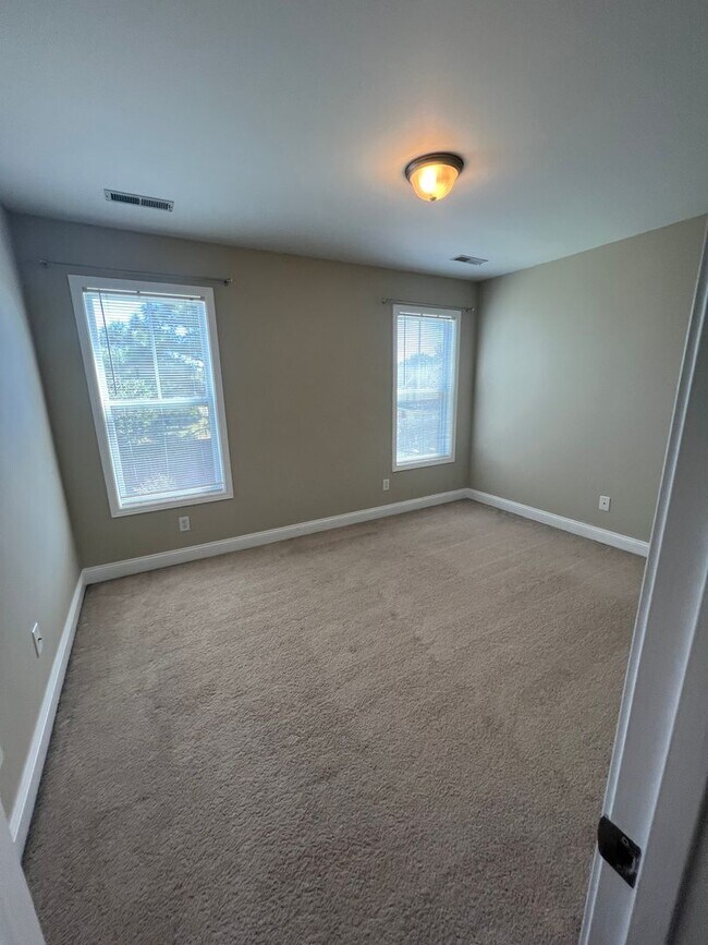Building Photo - 7108 Verona Dr