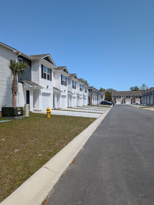 Building Photo - 616 Golden Resin Rd