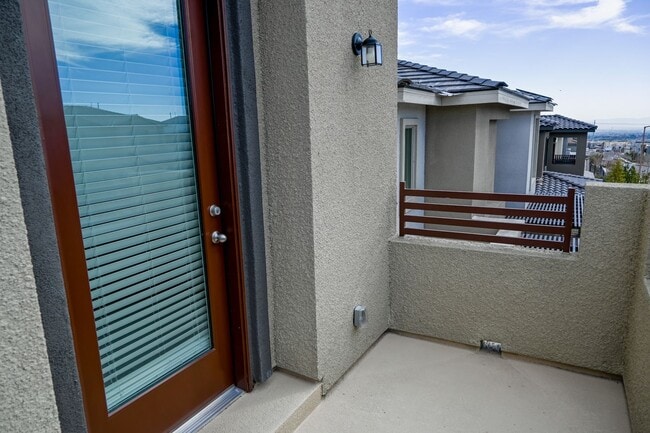 Building Photo - Beautiful 3 bed Townhome in Summerlin