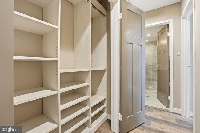 Building Photo - 4390 Lorcom Ln