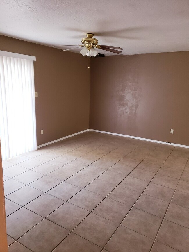 Building Photo - 3 BR 2 BA Home  nearJuan Tabo and 1-40. Showing Monday 6/15