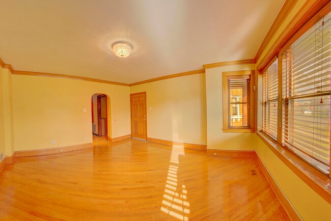 Building Photo - 4310 S Sawyer Ave
