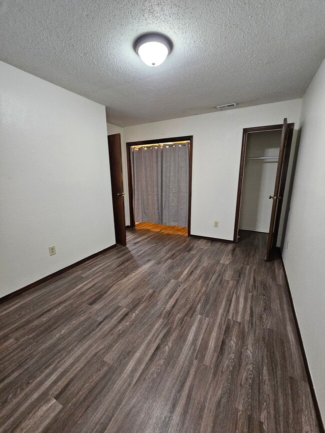 Building Photo - (2) Bed/(1) Bath Duplex in SE Norman Avail...