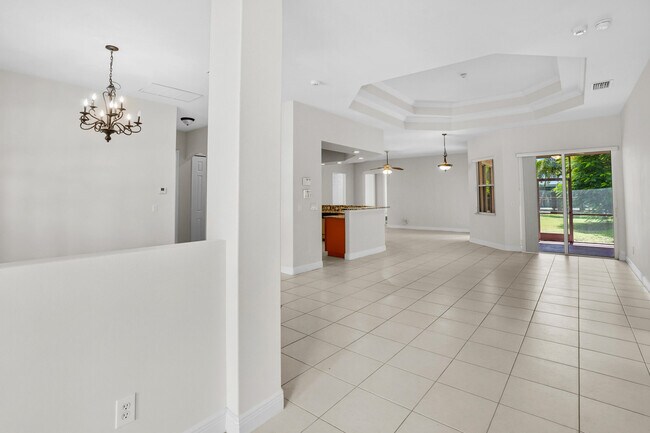 Building Photo - 1092 SW Majorca Ave