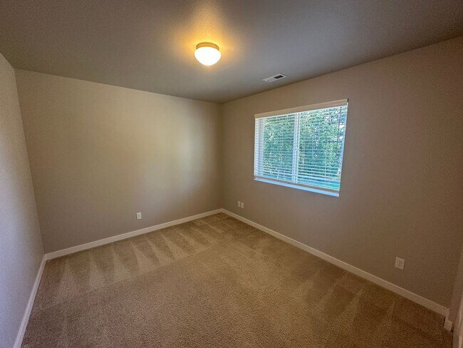 Building Photo - 7741 20th Ln SE