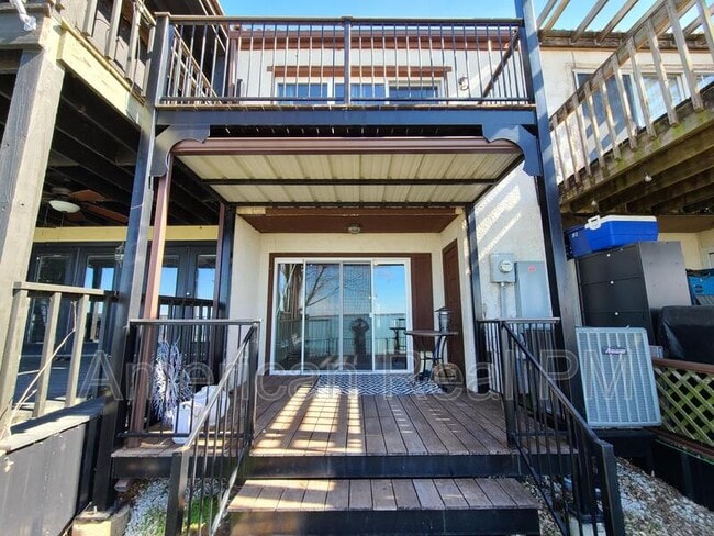 Building Photo - 3818 Mediterranean St