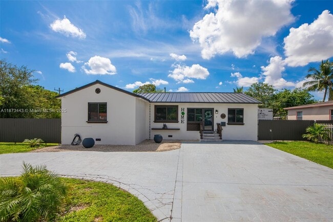 Building Photo - 1240 Peri St