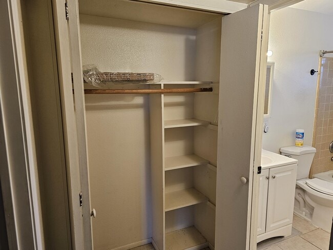 Building Photo - 863 E Fountain St