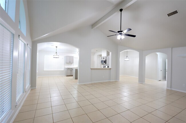 Building Photo - 16243 April Ridge Dr