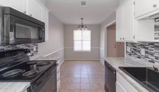 Building Photo - Homes on Austin