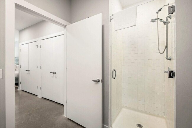 Building Photo - 2505 Thornton Rd