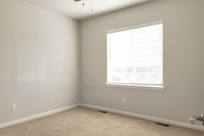 Building Photo - Stunning 4 beds 3 baths in Parker!