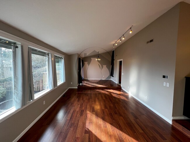 Building Photo - Beautiful South Salem Home-