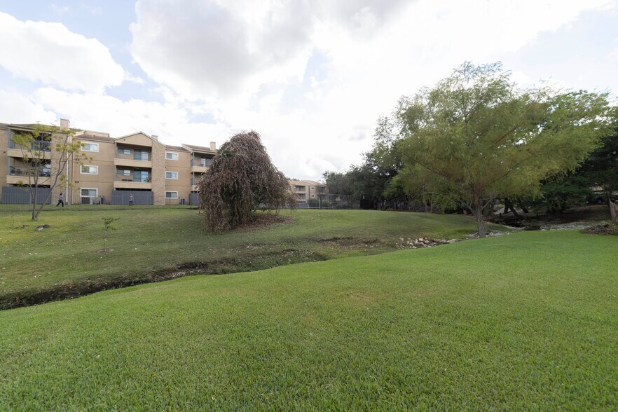green space - 4107 Medical Dr