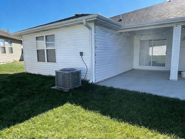 Building Photo - Tired of Nightly Rental Rates - New Never Occupied - Brand New 2 bedroom 2 bath Duplex in Kimberl...