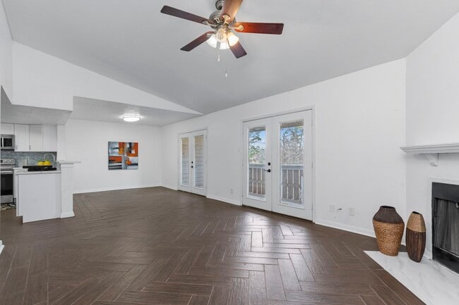 Building Photo - 4444 Victory Dr