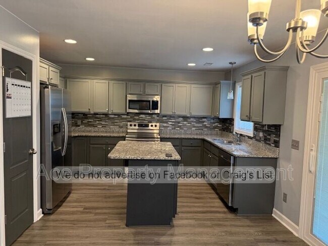 Building Photo - 2920 Aristocrat Ln