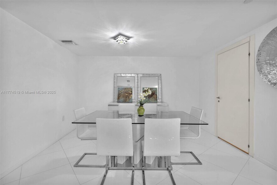 Building Photo - 200 Biscayne Blvd
