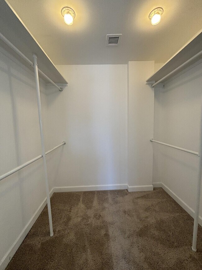 Building Photo - 10440 SW Stephanie Way