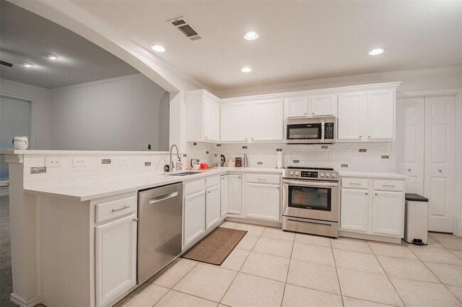 Building Photo - 4828 Holly Berry Dr