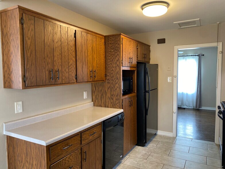 Kitchen - 6717 Huron Ave
