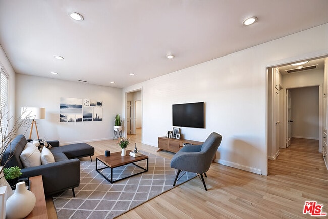 Building Photo - 17226 Vanowen St