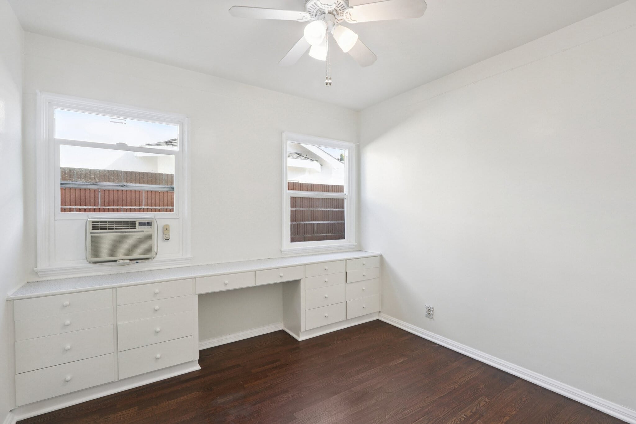 Building Photo - 8426 Alverstone Ave