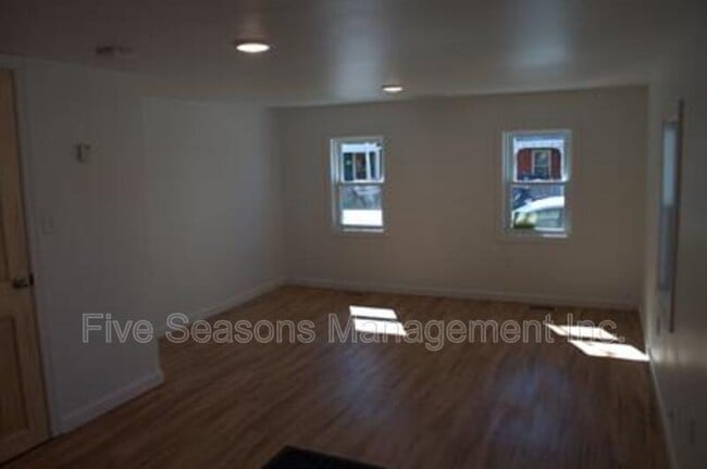 Building Photo - 124 N Winooski Ave