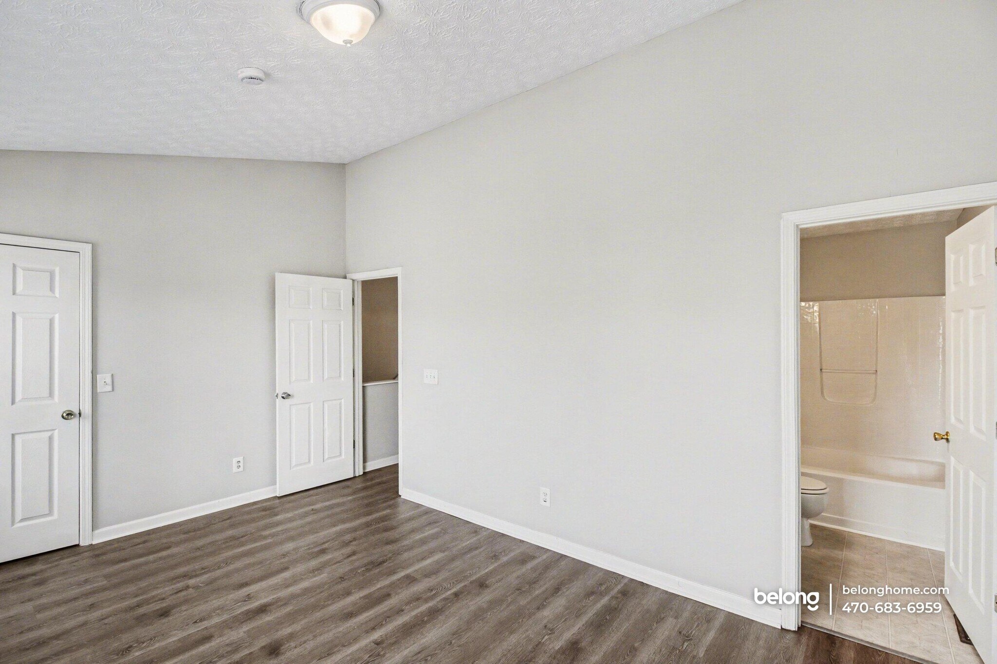 Building Photo - 5876 Strathmoor Manor Cir