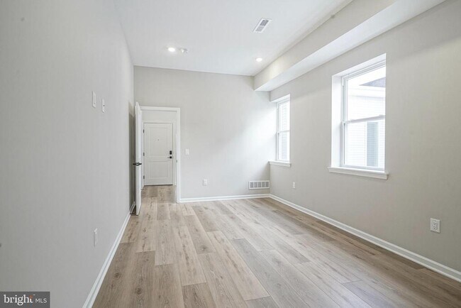 Building Photo - 952 N Marshall St