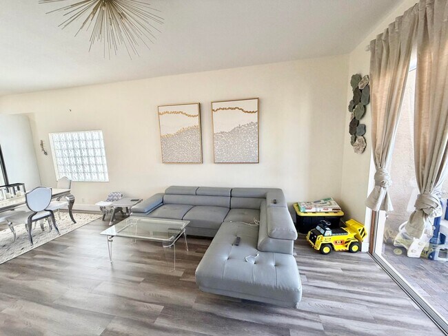 Building Photo - 159 Berenger Walk