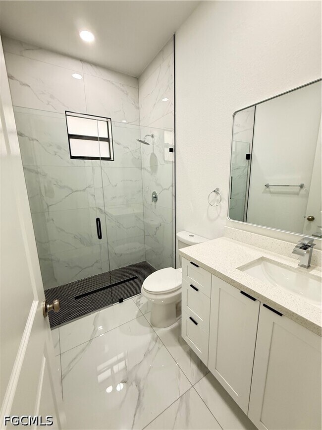 Building Photo - 1253 Columbus Blvd