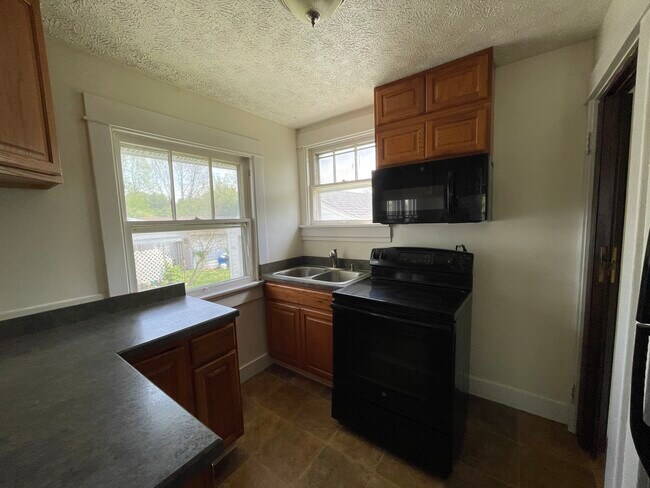 Building Photo - 1226 Edward Dr