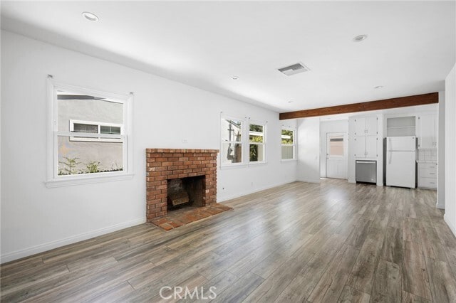 Building Photo - 6438 Densmore Ave