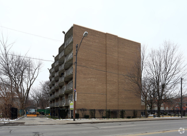 Building Photo - Miles Elmarge