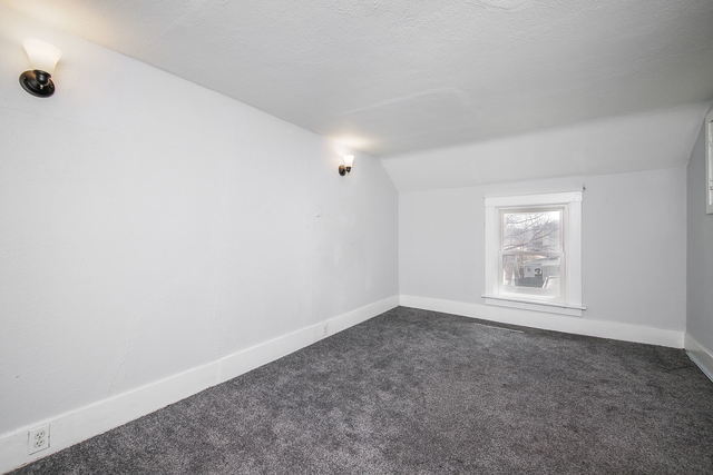 Building Photo - 221 Elm St