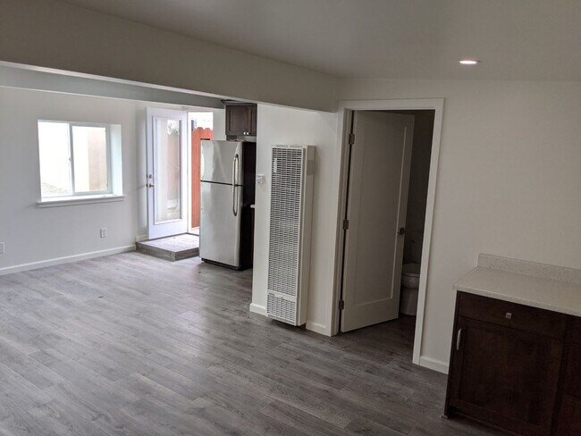 Building Photo - 694-696 Church St