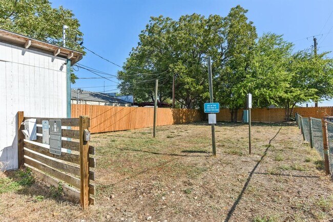 Building Photo - 1624 Aquarena Springs Dr