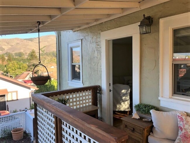 Building Photo - Fully Furnished 1-Bedroom in Downtown SLO ...