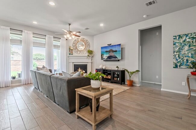 Building Photo - 23322 Amoroso St