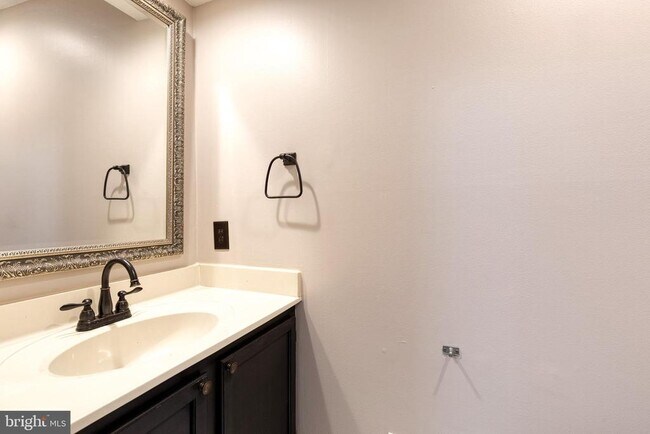 Building Photo - 684 Lions Gate Ln