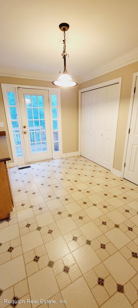 Building Photo - 4 br, 3.5 bath House - 1813 Strawberry Lane
