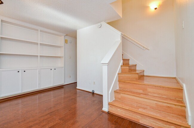 Building Photo - 13837 Purplemartin St