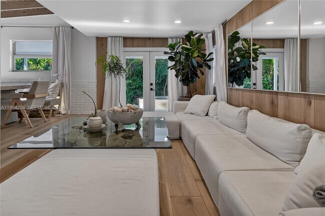 Building Photo - 3138 SW 15th St