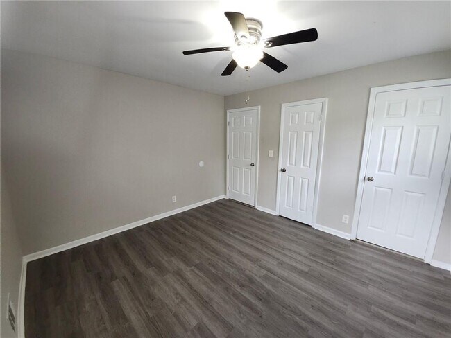 Building Photo - 2879 Port Royal Ln